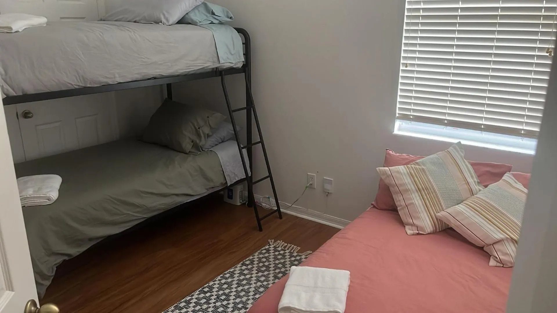 Close To Disney. Big House With Backyard location